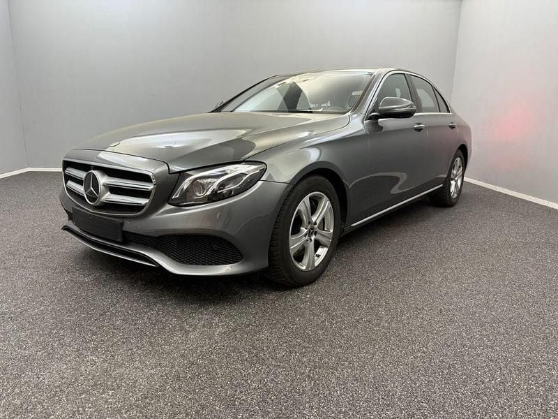 Grau Gebraucht 2018 Mercedes E300 Avantgarde Limousine | 26.799 € (Fairer Preis) - Bild 1/4