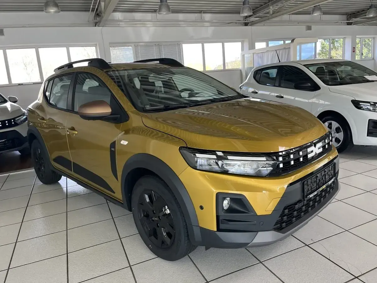 Neu Dacia Sandero Comfort 110 PS (80 kW) 2026 Amber yellow Kleinwagen
