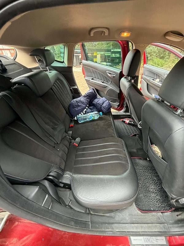 Gebraucht Lancia Delta 150 PS (110 kW) 2008 Rot Kleinwagen