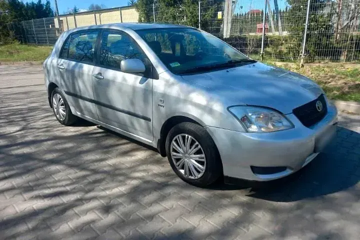 Gebraucht Toyota Corolla 95 PS (69 kW) 2004 Silber Limousine