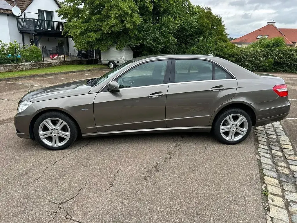 Gebraucht Mercedes E220 170 PS (125 kW) 2009 Grau Limousine