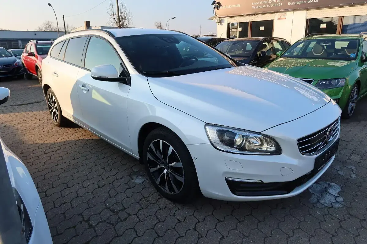 Gebraucht Volvo V60 Linje Svart 190 PS (139 kW) 2017 Weiß Kombi