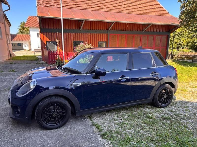 Blau Gebraucht 2018 Mini Cooper D Kleinwagen | 14.200 € (Fairer Preis) - Bild 1/4