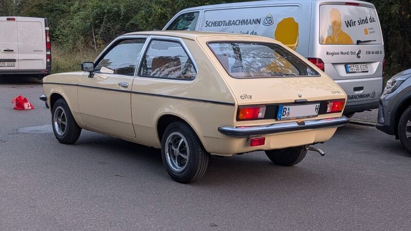 Gelb Gebraucht 1979 Opel Kadett Limousine | 4.700 € - Bild 1/4