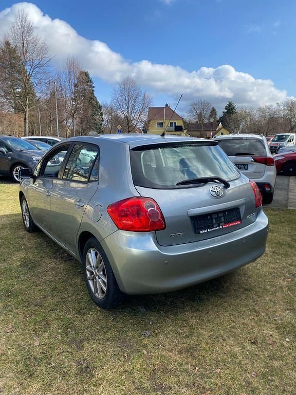 Gebraucht Toyota Auris Team 97 PS (71 kW) 2008 Silber Kleinwagen