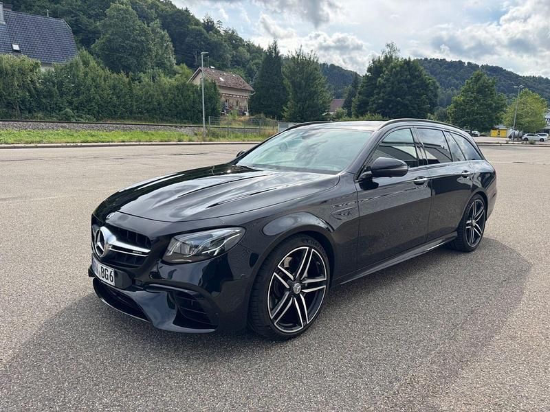 Schwarz Gebraucht 2017 Mercedes E63 AMG AMG Kombi | 51.999 € (Fairer Preis) - Bild 1/4