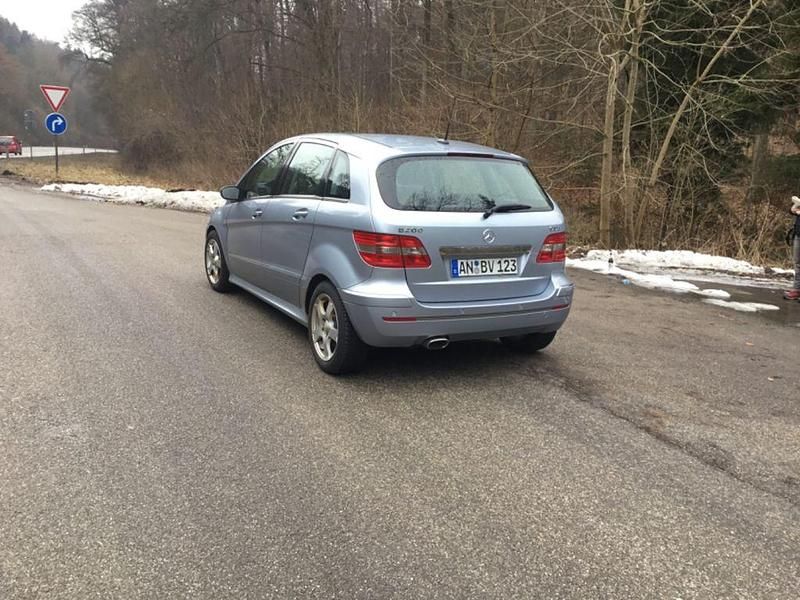 Gebraucht Mercedes B200 140 PS (102 kW) 2006 Blau Van / Kleinbus