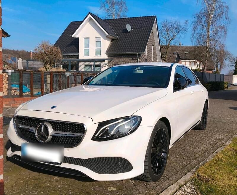 Weiß Gebraucht 2018 Mercedes E200 Limousine | 25.000 € (Guter Preis) - Bild 1/4