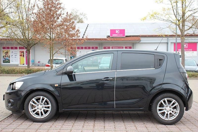 Gebraucht Chevrolet Aveo 95 PS (69 kW) 2012 Schwarz Limousine