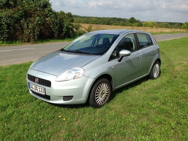Gebraucht Fiat Grande Punto 65 PS (47 kW) 2008 Silber metallic Kleinwagen