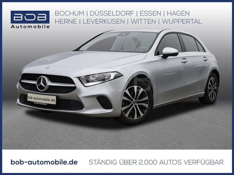 Silber Gebraucht 2022 Mercedes A200 Style Limousine | 17.381 € - Bild 1/3