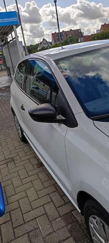 Weiß Gebraucht 2016 VW Polo Trendline Limousine | 5.800 € (Guter Preis) - Bild 1/3