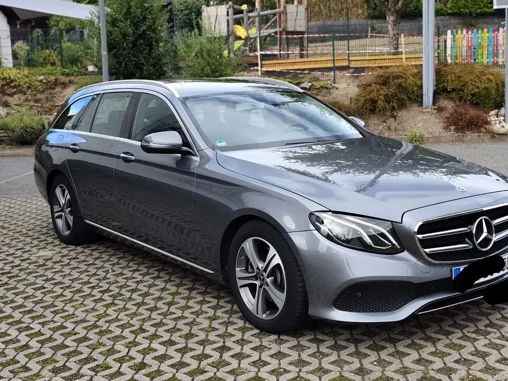 Gebraucht Mercedes E220 194 PS (142 kW) 2019 Grau Limousine