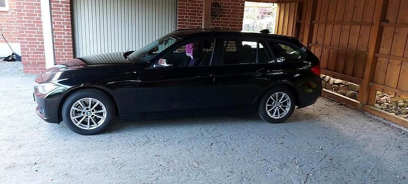 Schwarz Gebraucht 2013 BMW 320 Kombi | 8.500 € (Superpreis) - Bild 1/4