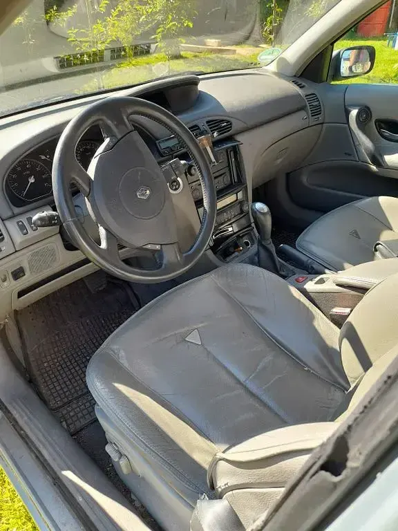 Gebraucht Renault Laguna II Privilege 207 PS (152 kW) 2001 Silber Limousine