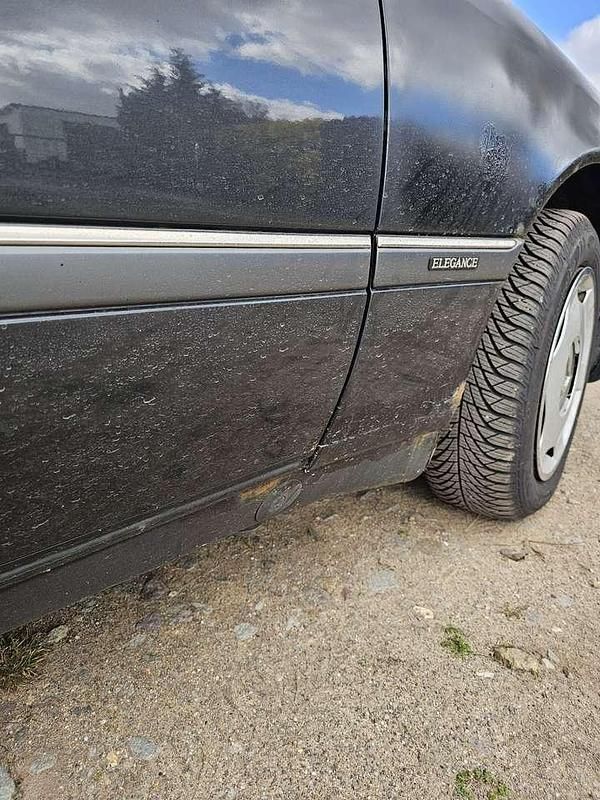 Gebraucht Mercedes 180 122 PS (89 kW) 1995 Schwarz Limousine