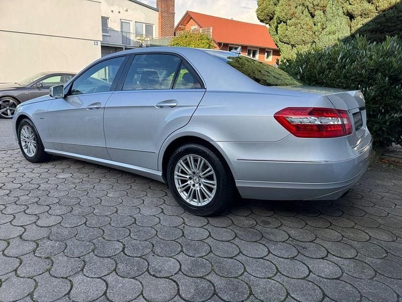 Gebraucht Mercedes E350 231 PS (169 kW) 2010 Silber Limousine