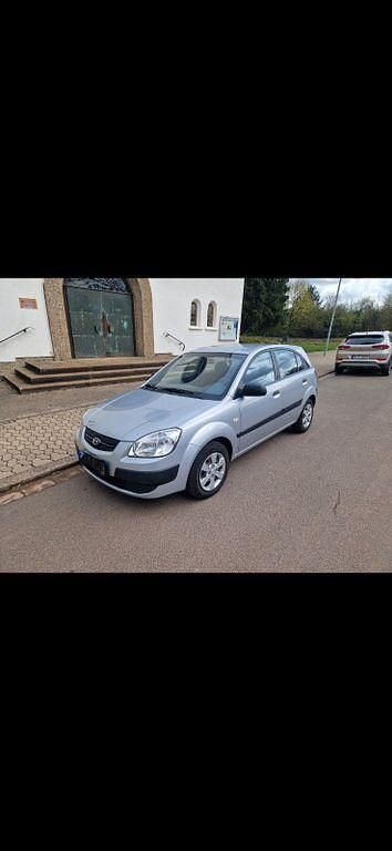 Gebraucht Kia Rio EX 97 PS (71 kW) 2009 Silber Limousine