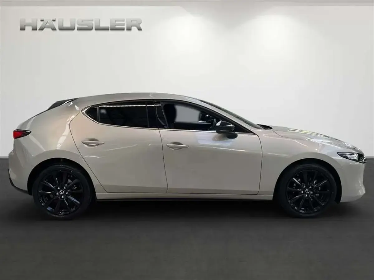 Neu Mazda 3 Nagisa 186 PS (136 kW) 2025 Gold Limousine