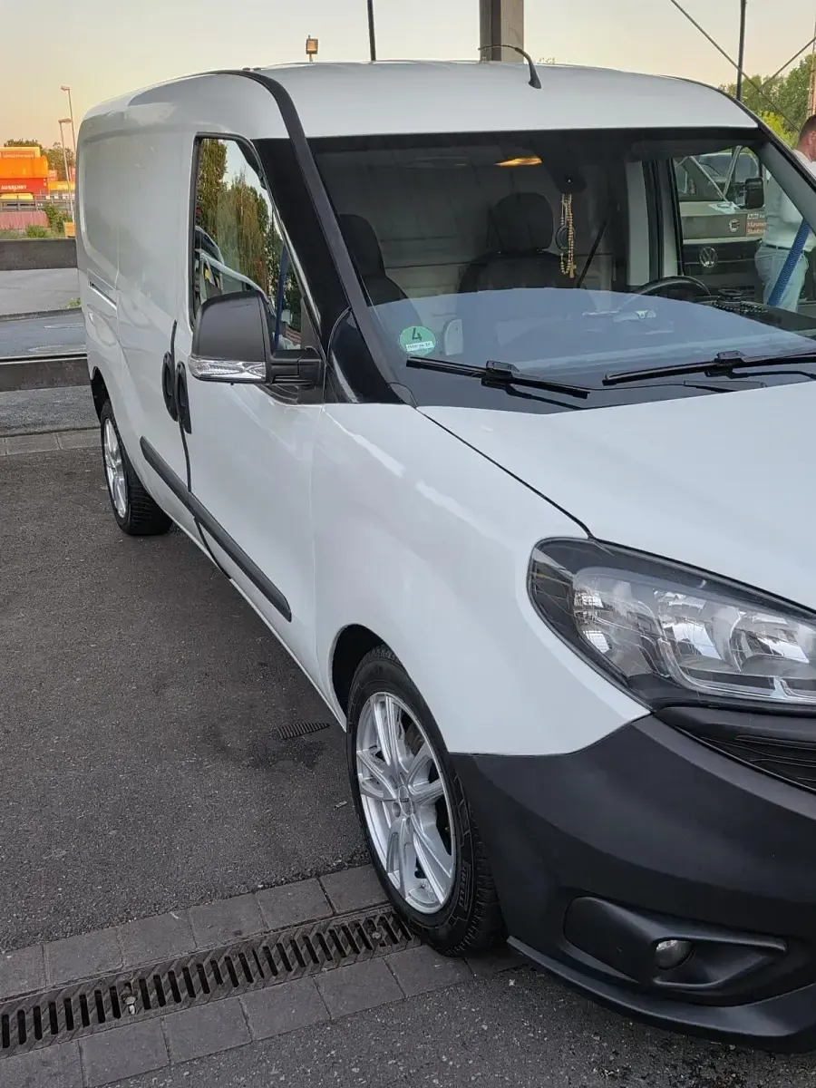 Gebraucht Fiat Doblò 120 PS (88 kW) 2019 Weiß Van / Kleinbus