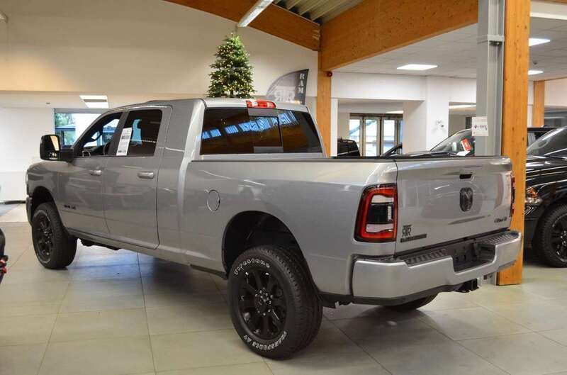 Gebraucht Dodge Ram 416 PS (305 kW) 2023 Billet silver Pickup