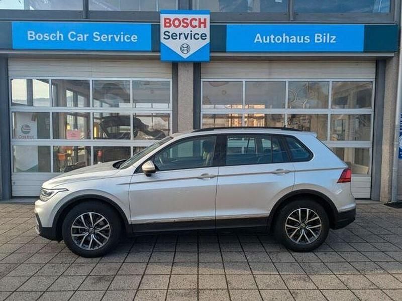 Gebraucht VW Tiguan Life 131 PS (96 kW) 2022 Reflexsilber SUV