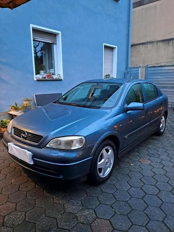 Grau Gebraucht 1998 Opel Astra Limousine | 1.150 € (Fairer Preis) - Bild 1/4