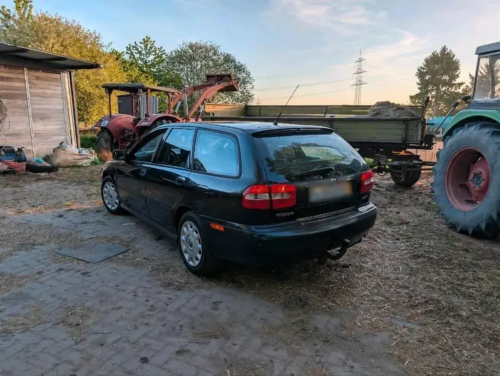 Gebraucht Volvo V40 122 PS (89 kW) 2004 Schwarz Kombi