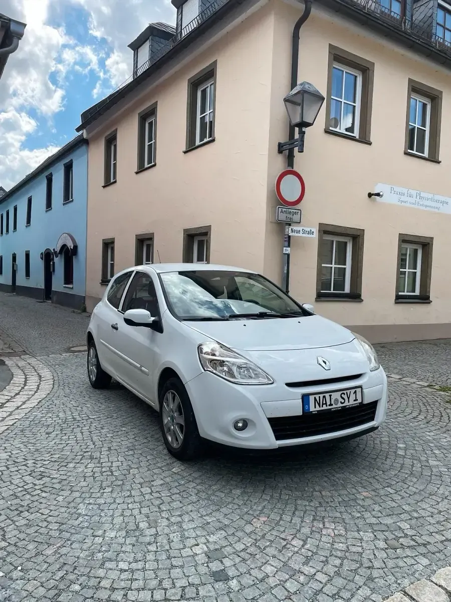 Gebraucht Renault Clio 75 PS (55 kW) 2012 Weiß Kleinwagen