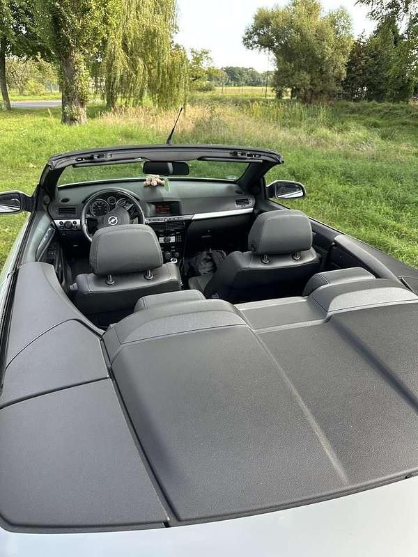 Gebraucht Opel Astra Cabriolet Edition 140 PS (102 kW) 2009 Silber Cabrio