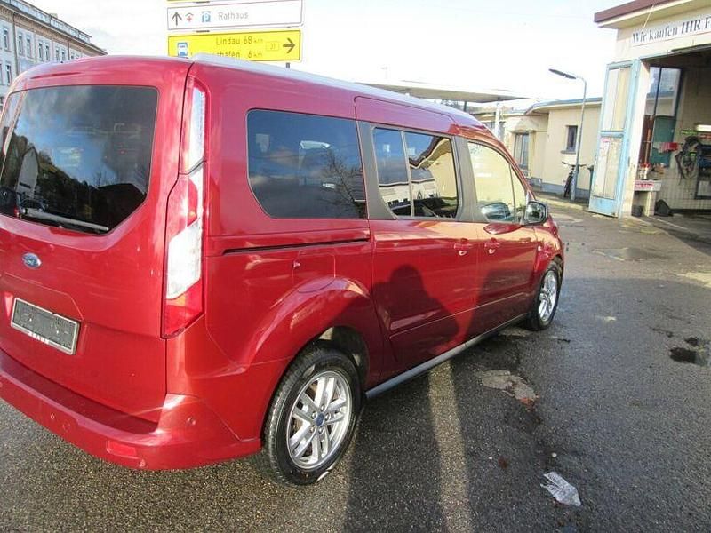 Gebraucht Ford Tourneo Titanium 120 PS (88 kW) 2019 Rot Van / Kleinbus