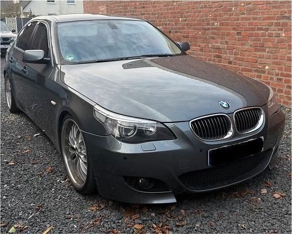 Grau Gebraucht 2006 BMW 530 Limousine | 14.000 € - Bild 1/4