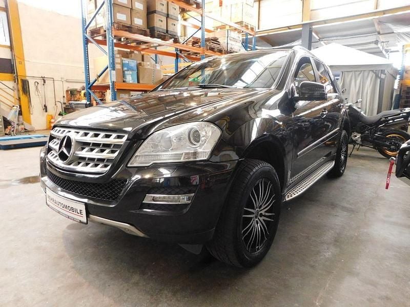 Second-hand Mercedes ML350 272 CP (200 kW) 2010 Negru SUV
