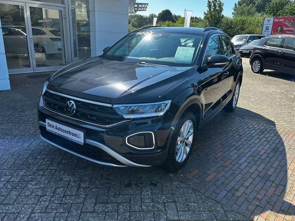 Gebraucht VW T-Roc Life 116 PS (85 kW) 2024 Schwarz (deep black perleffekt) SUV