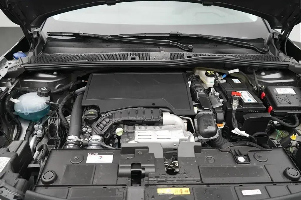 Gebraucht Citroën C4 Shine 131 PS (96 kW) 2023 Grau SUV