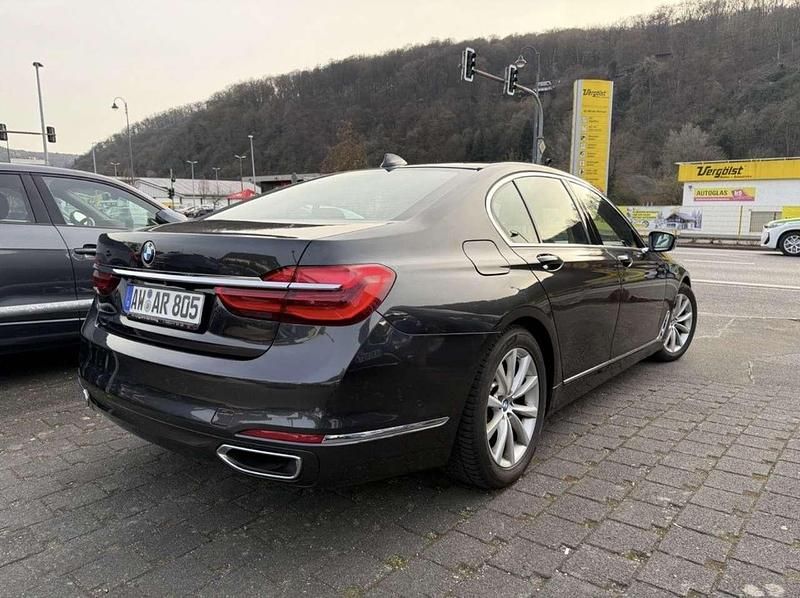Gebraucht BMW 730 Executive 265 PS (194 kW) 2016 Grau Limousine