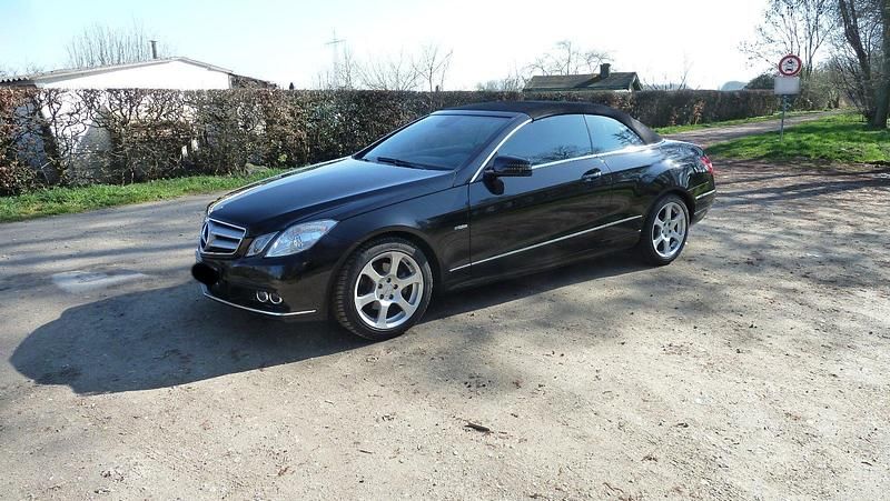 Second-hand Mercedes E200 184 CP (135 kW) 2010 Negru Cabrio