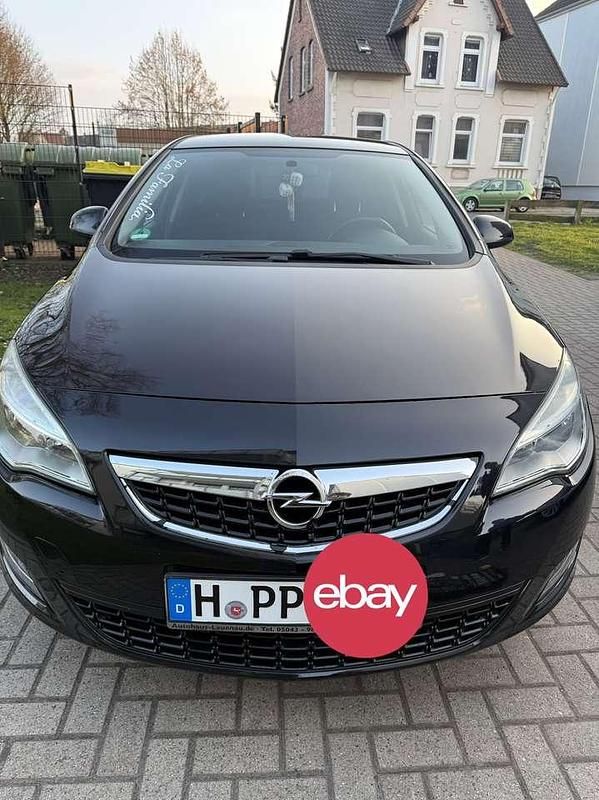 Gebraucht Opel Astra Edition 179 PS (131 kW) 2010 Schwarz Limousine