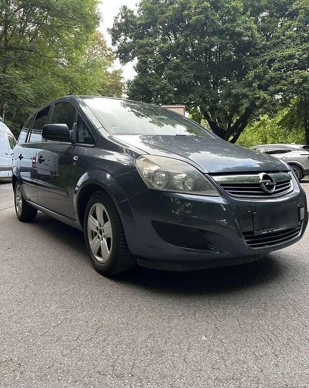 Gebraucht Opel Zafira Edition 125 PS (91 kW) 2010 Van / Kleinbus
