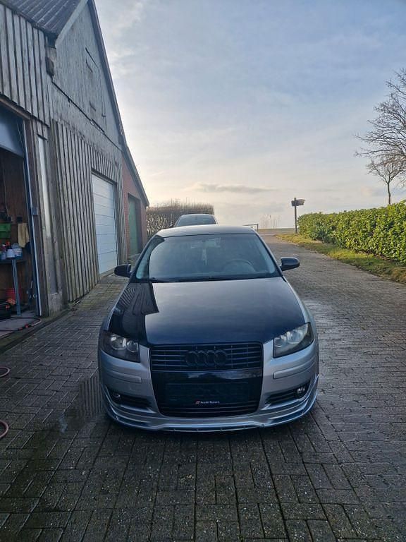 Silber Gebraucht 2003 Audi A3 Ambiente Limousine | 600 € (Superpreis) - Bild 1/4