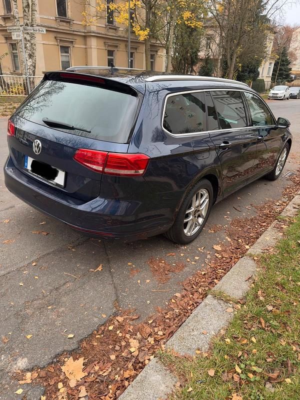 Gebraucht VW Passat Trendline 150 PS (110 kW) 2015 Blau Kombi