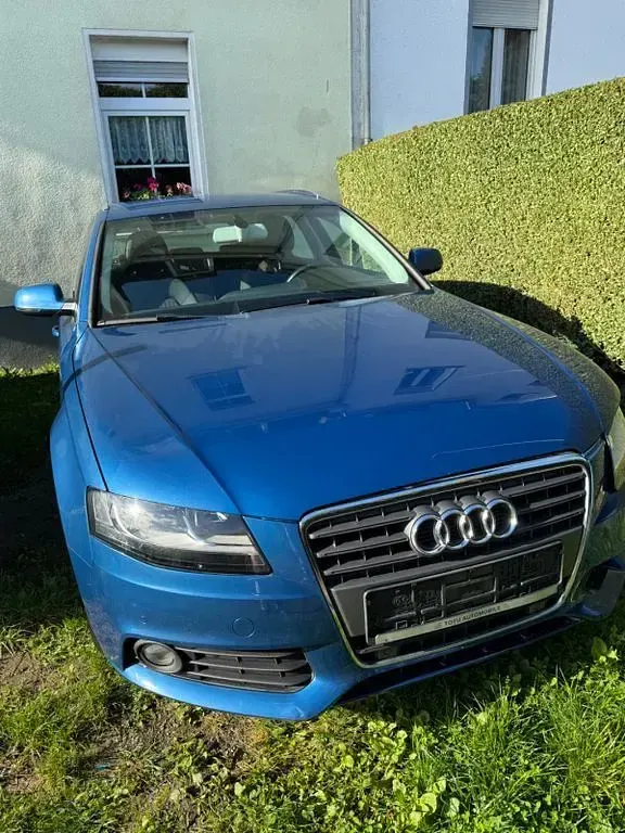 Gebraucht Audi A4 Ambition 160 PS (117 kW) 2011 Blau Kombi