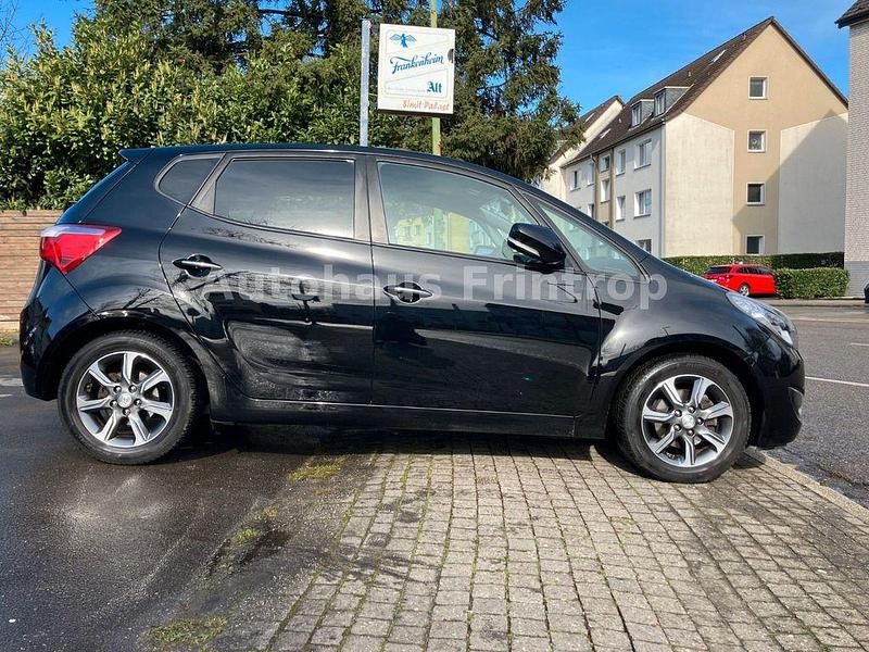 Gebraucht Hyundai i20 Space Plus 125 PS (91 kW) 2018 Phantom black Van / Kleinbus