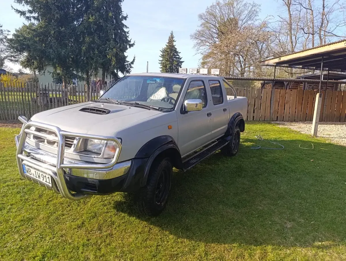 Gebraucht Nissan Navara 103 PS (75 kW) 1998 Grau Pickup