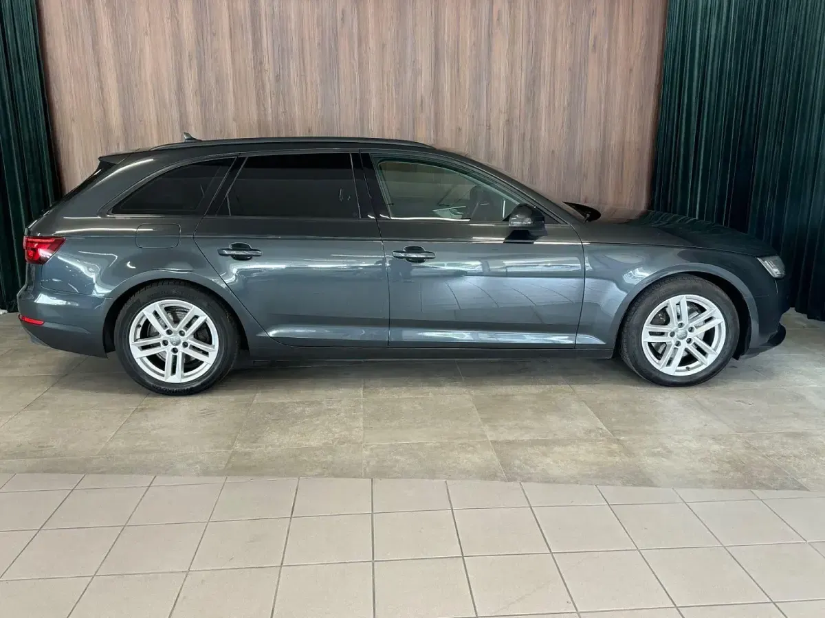 Gebraucht Audi A4 Basis 150 PS (110 kW) 2017 Grau Kombi