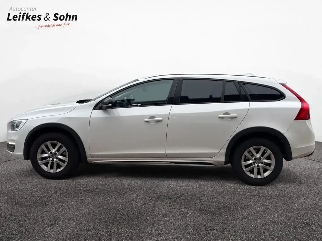 Gebraucht Volvo V60 CC Kinetic 150 PS (110 kW) 2016 Weiß Kombi