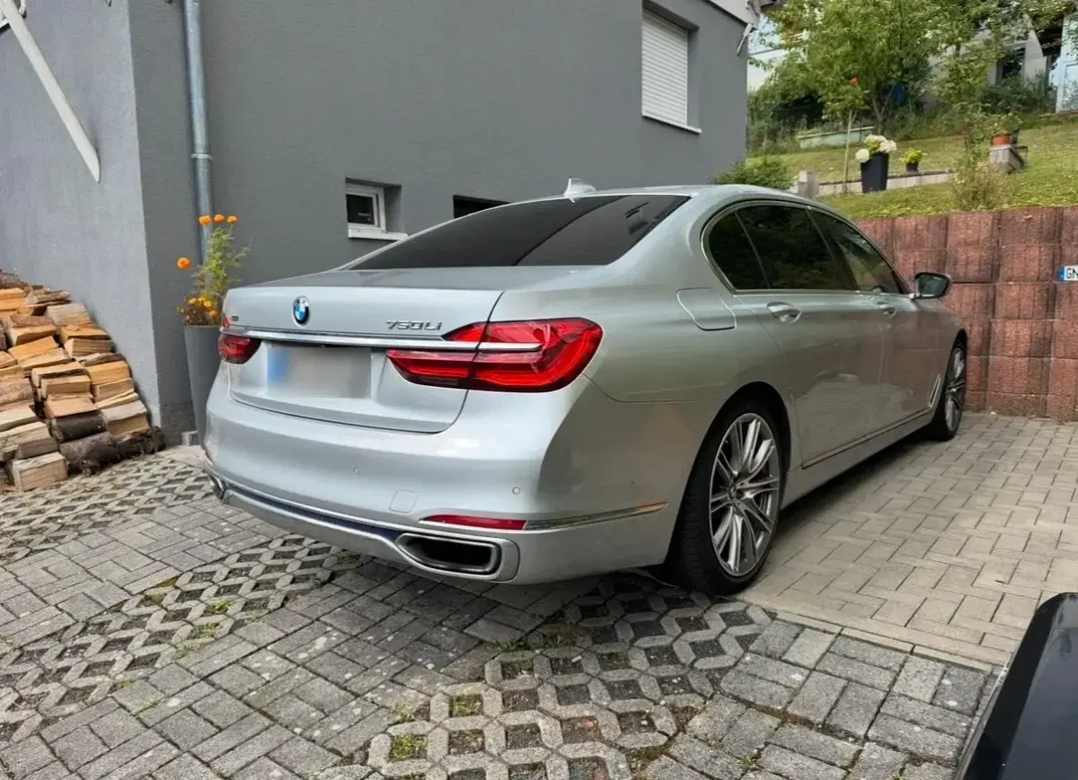 Gebraucht BMW 750L 449 PS (330 kW) 2016 Limousine