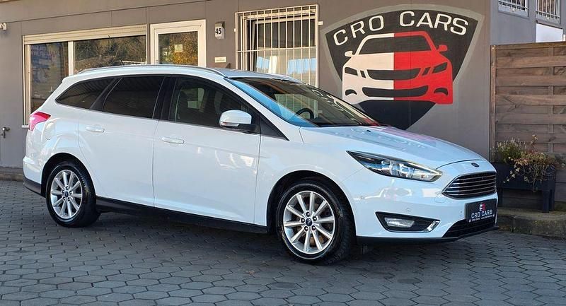 Weiß Gebraucht 2014 Ford Focus Titanium Limousine | 7.650 € (Fairer Preis) - Bild 1/4