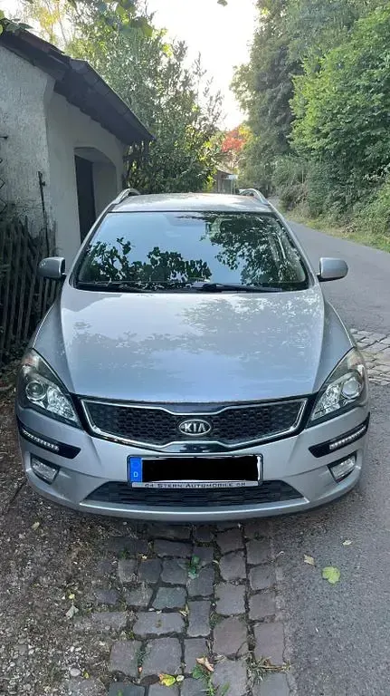Gebraucht Kia Ceed Sportswagon DREAM-TEAM Edition 90 PS (66 kW) 2012 Silber Kombi