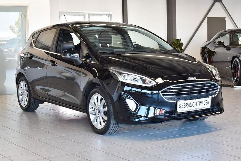 Schwarz Gebraucht 2019 Ford Fiesta Titanium Kleinwagen | 10.999 € (Fairer Preis) - Bild 1/4
